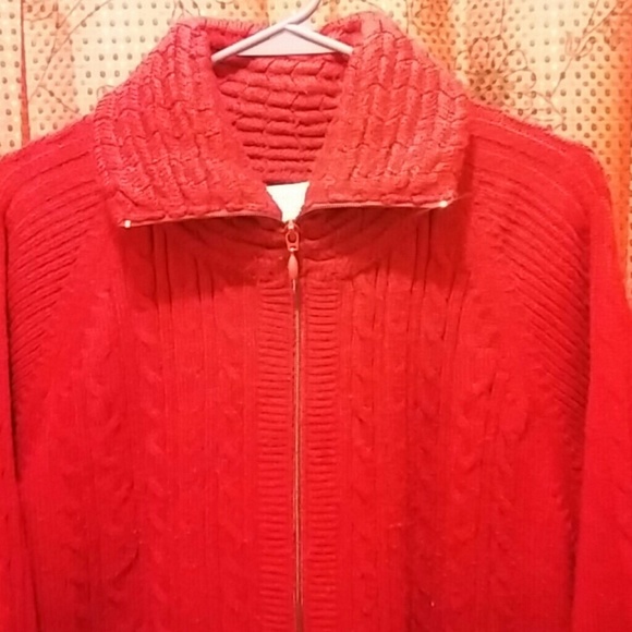 Sweater - Picture 4 of 4